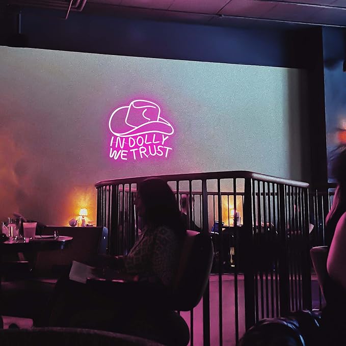 In Dolly We Trust Neon Sign, Pink Cowgirl Hat LED Signs, Country Retro Style Western Wall Art, USB Powered for Teen Bedroom Man Cave Party Aesthetic Christmas Birthday Gift(12.9 * 13.3in)