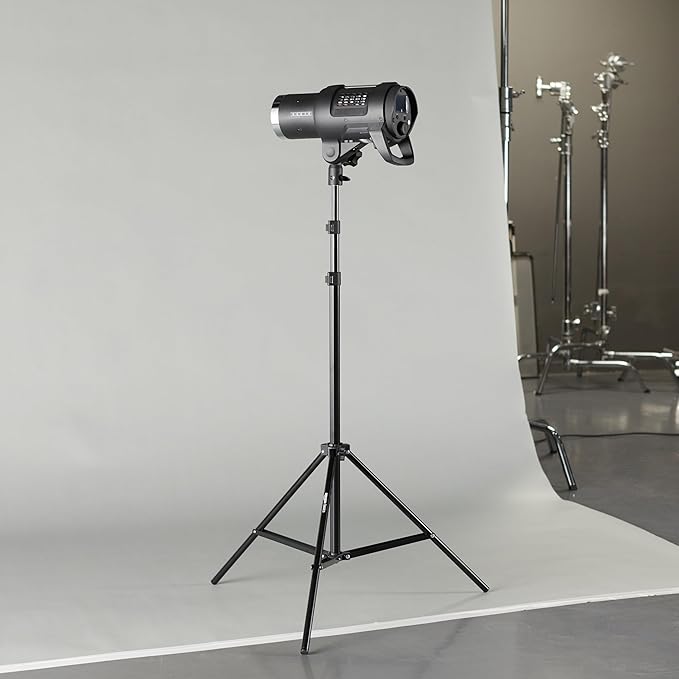 Amazon Basics Portable Aluminum Photography Light Stand Tripod with Case, 2.8-6.7 feet, Black