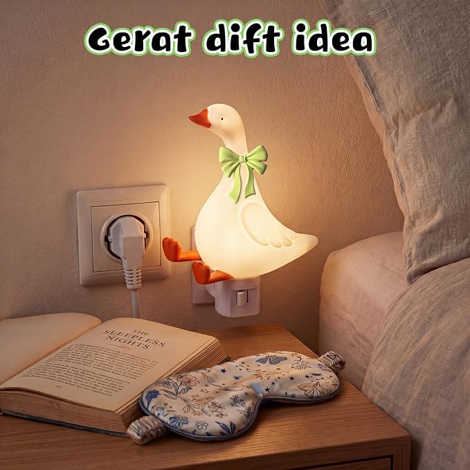 Gerrii Silly Goose Night Light Plug in Green Bow Decorative LED Night Lights Dusk to DAW Cute Goose Decor for Nursery, Kids Bedroom, Bathroom, Birthday Gift Nightlight
