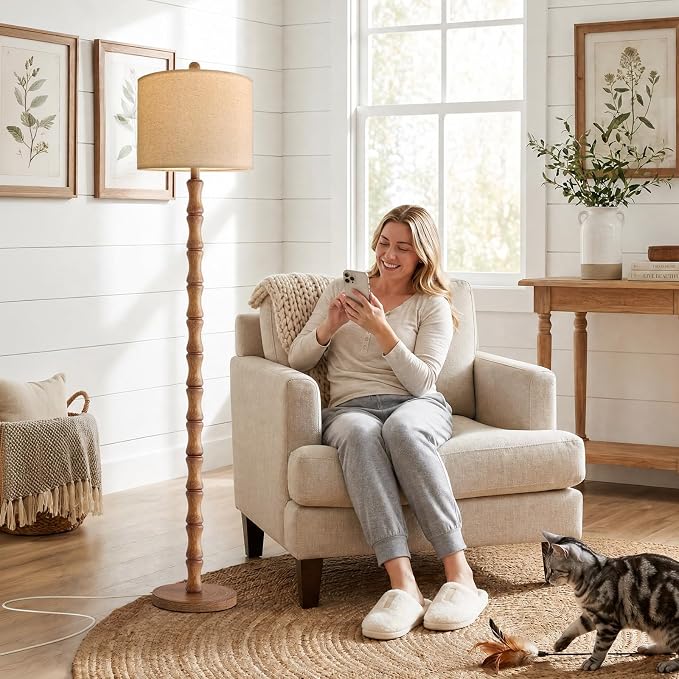 62" Farmhouse Floor Lamp for Living Room, Rustic Standing Lamp with Linen Shade and Rotary Switch, Resin Corner Floor Lamp for Bedroom, Dining Room, Office, Home Decor, Wood Grain