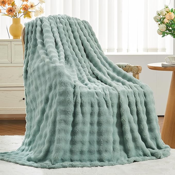 NEWCOSPLAY King Blanket for Couch Green Super Soft Flannel Fleece 3D Bubble Lightweight Bed Blanket All Season Use (New Sage Green, King(90"x110"))