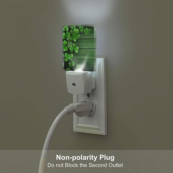 Green Clovers Wood Night Light Set of 2, St Patrick's Day Auto Sensor LED Dusk-to-Dawn Nightlights, Plug-in Sensor Lamp for Bedroom Bathroom Kitchen Hallway Stairs Decorative