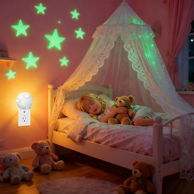 Plug-in Winter Wonder Snowflake Scene Night Light Snowy Landscape Nightlight with Dusk to Dawn Sensor, Auto On/Off 0.5W Energy-Saving LED Lighting for Men Women Boys Girls Gift