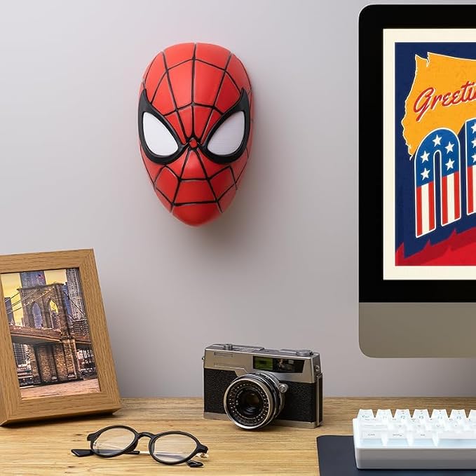 Paladone Spider-Man Mask Light – Officially Licensed Disney & Marvel Desk Lamp or Wall Light, USB or Battery Powered, Gift for Superhero Fans | 22cm Mask Light • USB Or Battery Powered • Wall Or Desk Use • Iconic Marvel Design • Gift