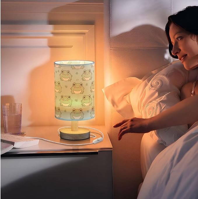Fustylead Kawaii Cute Frog Light Green Table Lamp for Bedroom USB Port Lamps Small Accent Table Lamp Nightstand Lamp Sturdy Linen Shade Wooden Base Decorative Lamps for Bedside Reading|Kids|Dorm|Home