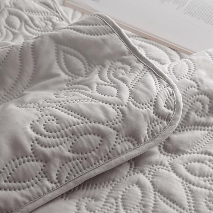 Whale Flotilla King Quilt Bedding Set Vintage Damask Reversible Bedspread | Suitable for Bed, 3 Pieces Light Grey Lightweight Breathable Quilt King Size, Ultrasonic Coverlet with 2 Pillow Shams