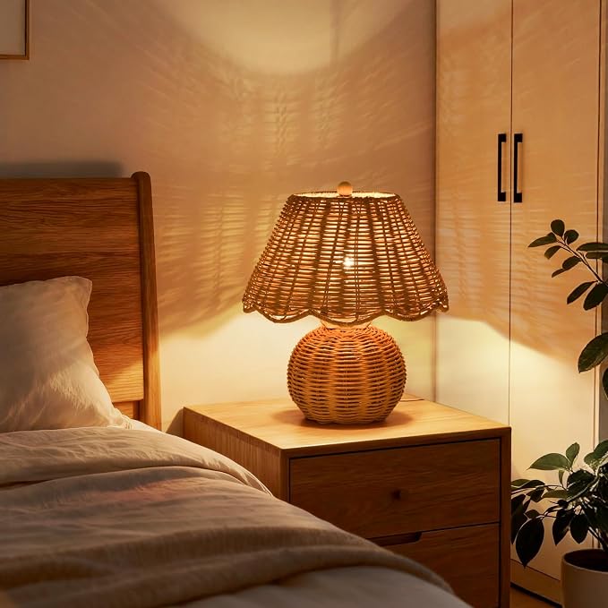 Rattan Small Bedside Mini Table Lamp for Bedroom, Boho Bedroom Lamps for Nightstand, Wicker Mini Table Lamps for Small Spaces with Scalloped Shade for Kitchen Counter, Bookshelf, Kids Dorm, Office