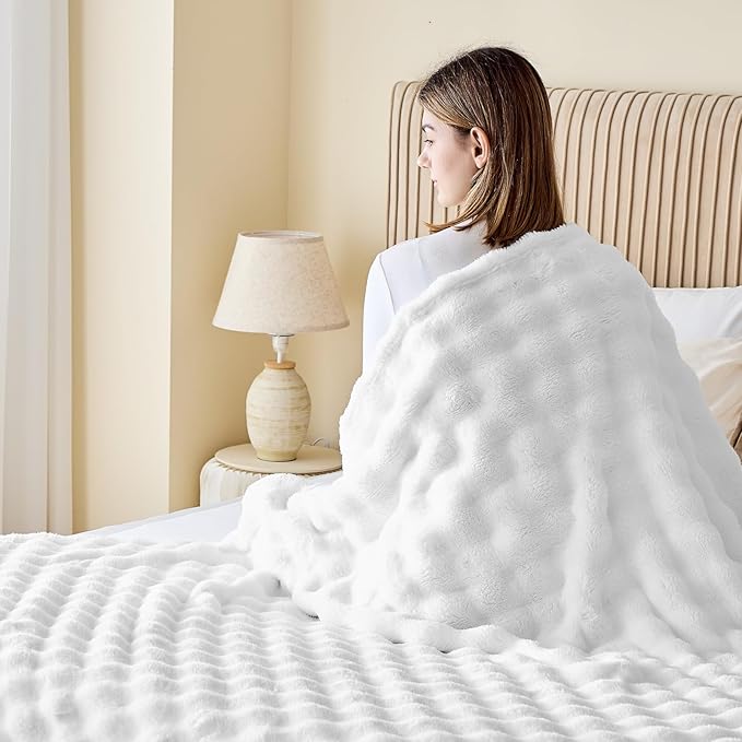 NEWCOSPLAY Twin Blanket for Couch White Super Soft Flannel Fleece 3D Bubble Lightweight Bed Blanket All Season Use (White, Twin(60"x80"))