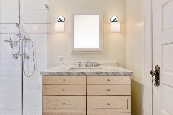 XiNBEi Lighting Chrome Bathroom Wall Sconce 1 Light with Drum Fabric Shade | Modern Single Vanity Light Fixture Next to Mirror, Wall Light For Bath Bedroom Living Room Kitchen Hallway Foyer