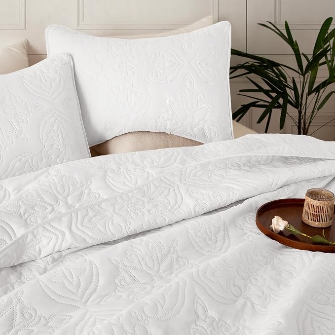 Whale Flotilla Cal King Quilt Set Vintage Damask Reversible Bedspread | Suitable for Bed, 3 Pieces White Lightweight Breathable Oversized Quilts, Ultrasonic Coverlet Bed Cover with 2 Pillow Shams