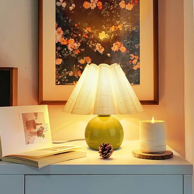 Ziqqeelam Green Small Bedside Mini Table Lamp for Bedroom, Cute Bedroom Lamps for Nightstand, Cute Mini Table Lamps for Small Spaces with Scalloped Shade for Kitchen Counter, Bookshelf, Kids Dorm