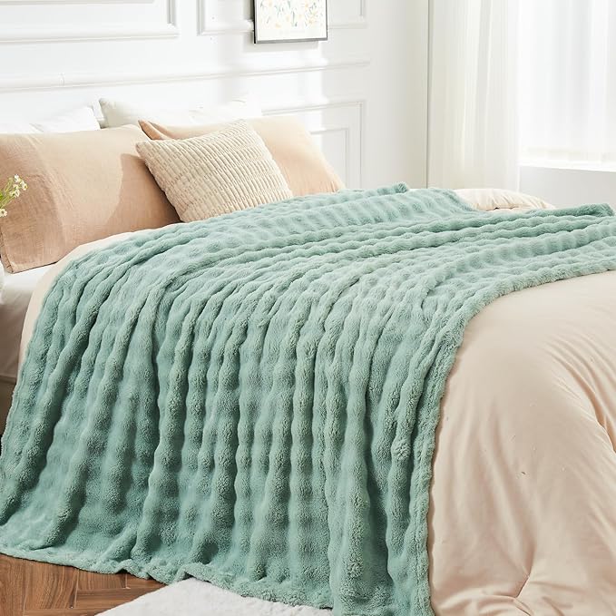 NEWCOSPLAY Queen Blanket for Couch Green Super Soft Flannel Fleece 3D Bubble Lightweight Bed Blanket All Season Use (New Sage Green, Queen(90"x90"))