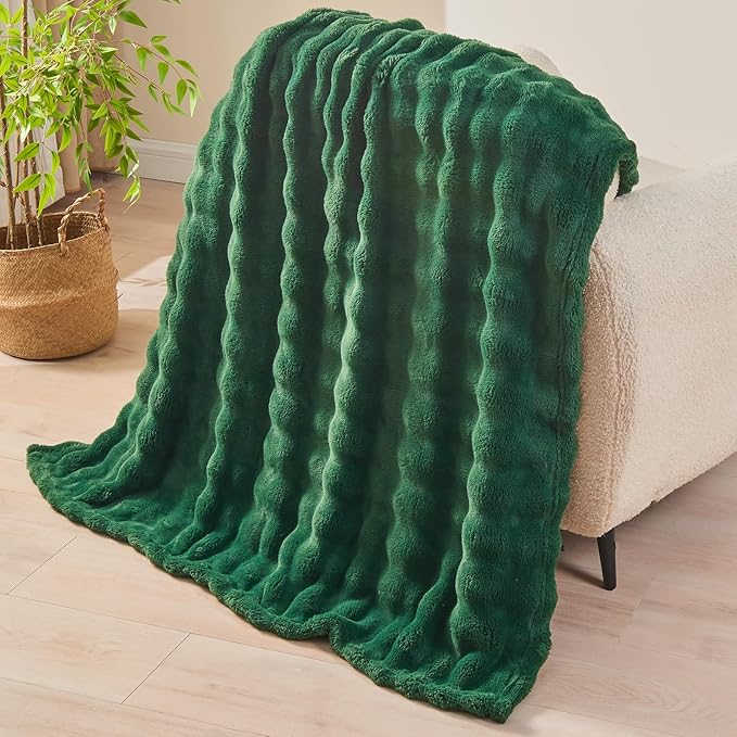 NEWCOSPLAY Twin Blanket for Couch Dark Green Super Soft Flannel Fleece 3D Bubble Lightweight Bed Blanket All Season Use (Dark Green, Twin(60"x80"))