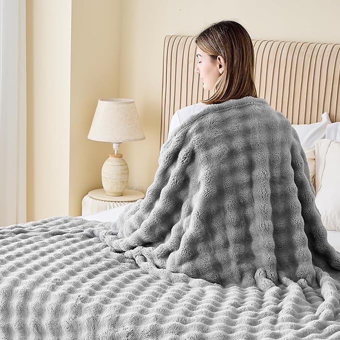 NEWCOSPLAY King Blanket for Couch Grey Super Soft Flannel Fleece 3D Bubble Lightweight Bed Blanket All Season Use (Grey, King(90"x110"))