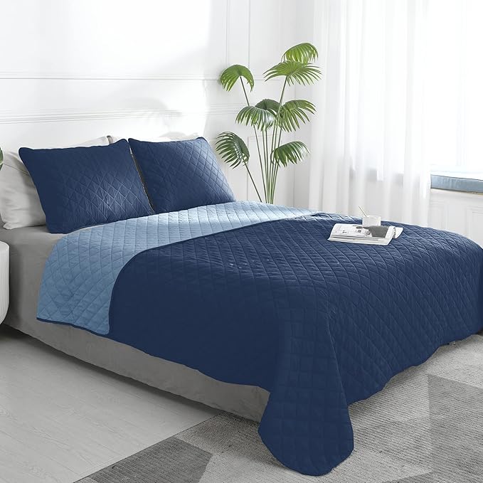 Easy-Going California King Size Reversible Quilt Set with 1 Quilt and 2 Pillow Shams, Soft Bed Quilt Cover, Water Resistant Lightweight Microfiber Bedspread, Stain Resistant, Dark Blue/Light Blue