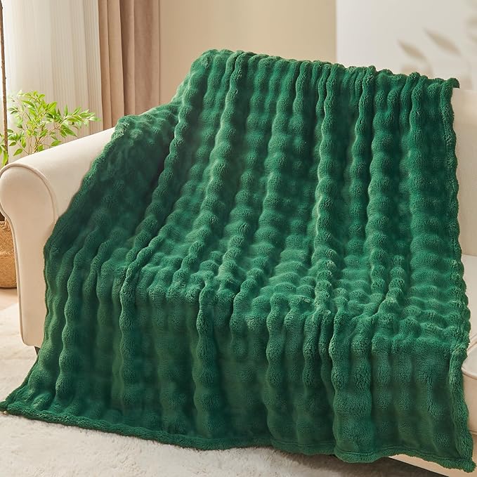 NEWCOSPLAY Twin Blanket for Couch Dark Green Super Soft Flannel Fleece 3D Bubble Lightweight Bed Blanket All Season Use (Dark Green, Twin(60"x80"))