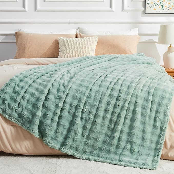 NEWCOSPLAY King Blanket for Couch Green Super Soft Flannel Fleece 3D Bubble Lightweight Bed Blanket All Season Use (New Sage Green, King(90"x110"))