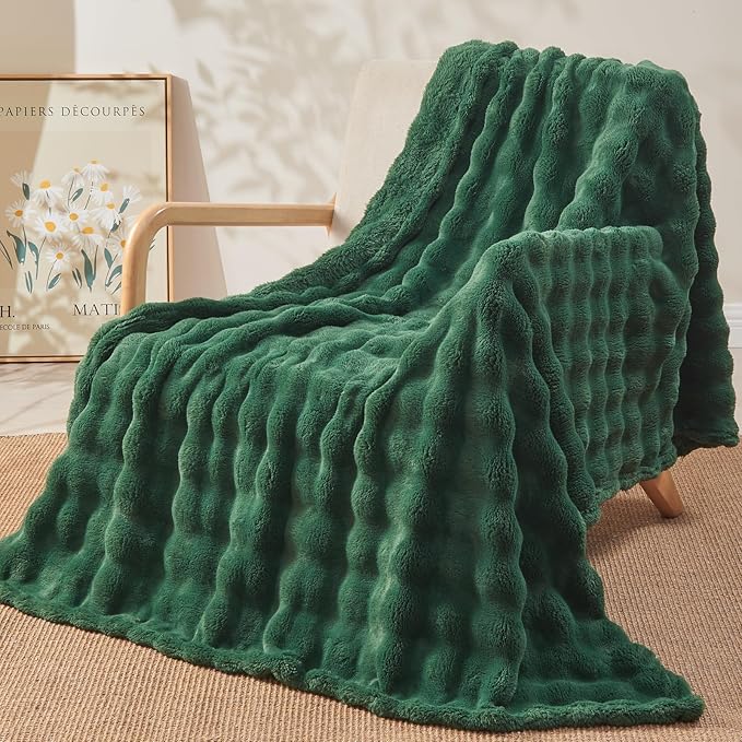 NEWCOSPLAY Twin Blanket for Couch Dark Green Super Soft Flannel Fleece 3D Bubble Lightweight Bed Blanket All Season Use (Dark Green, Twin(60"x80"))