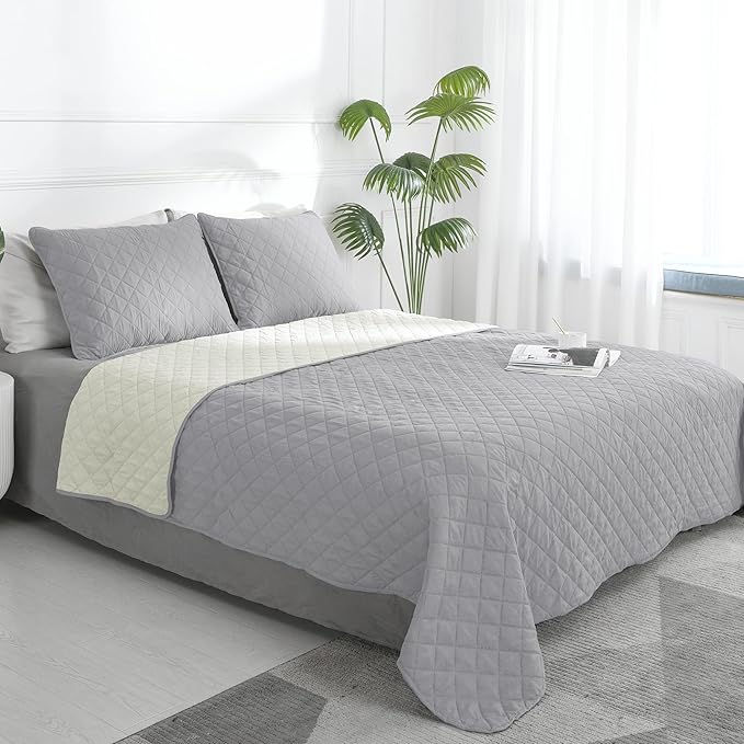 Easy-Going King Size Reversible Quilt Set with 1 Quilt and 2 Pillow Shams, Soft Bed Quilt Cover, Water Resistant Lightweight Microfiber Bedspread, Stain Resistant, Light Gray/Ivory