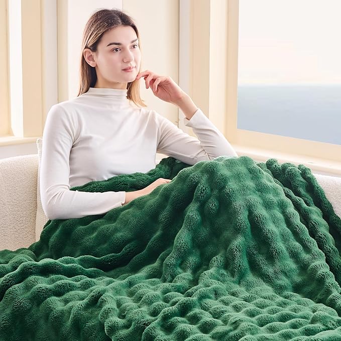 NEWCOSPLAY Twin Blanket for Couch Dark Green Super Soft Flannel Fleece 3D Bubble Lightweight Bed Blanket All Season Use (Dark Green, Twin(60"x80"))