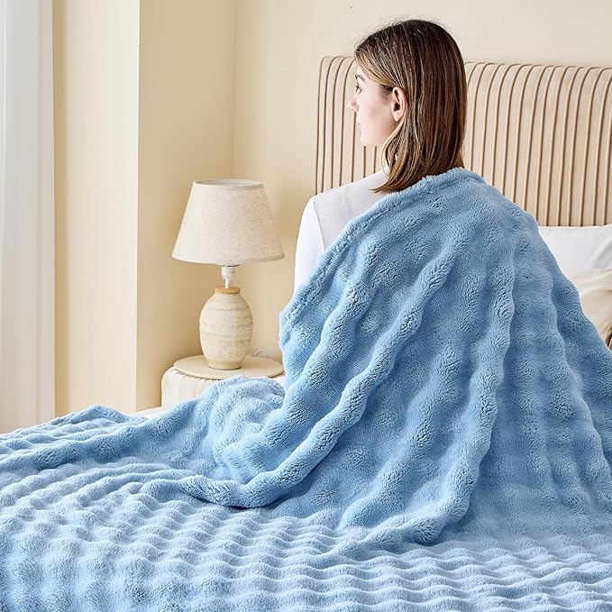 NEWCOSPLAY Twin Blanket for Couch Blue Super Soft Flannel Fleece 3D Bubble Lightweight Bed Blanket All Season Use (Blue, Twin(60"x80"))