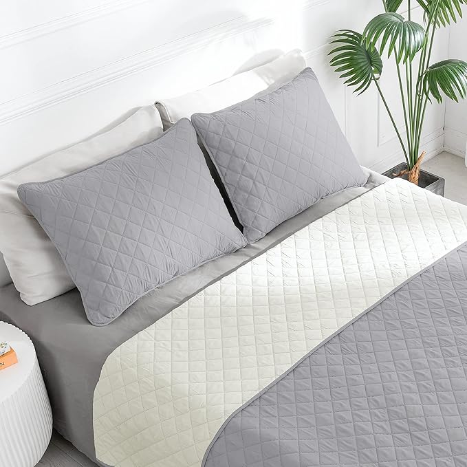 Easy-Going King Size Reversible Quilt Set with 1 Quilt and 2 Pillow Shams, Soft Bed Quilt Cover, Water Resistant Lightweight Microfiber Bedspread, Stain Resistant, Light Gray/Ivory