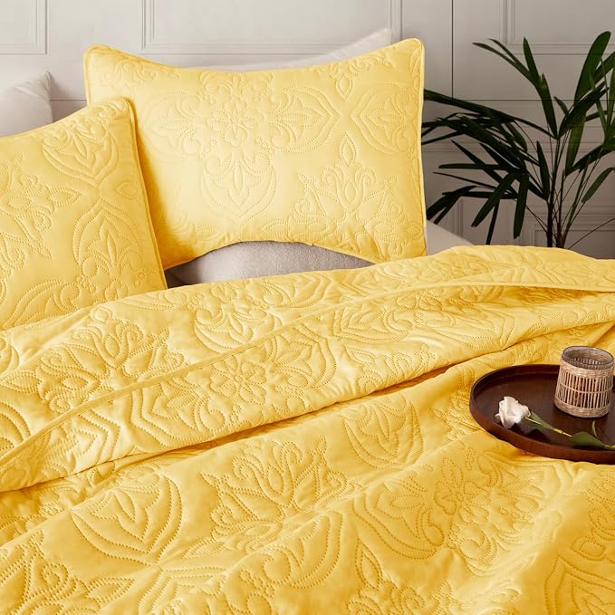 Whale Flotilla Queen Quilt Bedding Set Vintage Damask Reversible Bedspread | Suitable for Bed, 3 Pieces Yellow Lightweight Breathable Quilts Queen Size, Ultrasonic Coverlet Bed Cover with 2 Pillow Shams