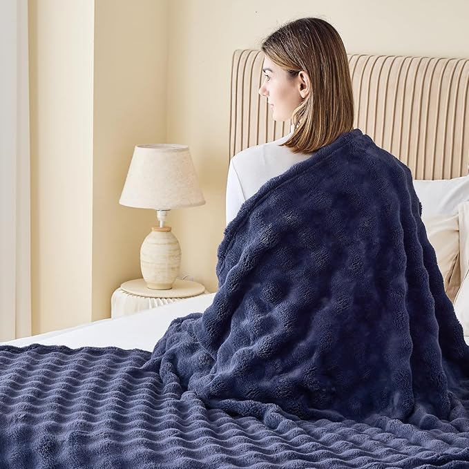 NEWCOSPLAY King Blanket for Couch Dark Navy Super Soft Flannel Fleece 3D Bubble Lightweight Bed Blanket All Season Use (Dark Navy, King(90"x110"))