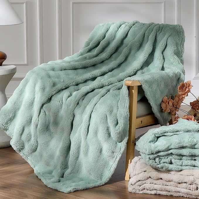 NEWCOSPLAY Throw Blanket for Couch Green Super Soft Flannel Fleece 3D Bubble Lightweight Bed Blanket All Season Use (New Sage Green, Throw(50"x60"))