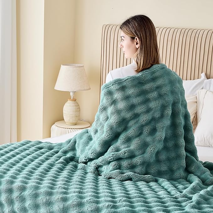 NEWCOSPLAY King Blanket for Couch Light Teal Super Soft Flannel Fleece 3D Bubble Lightweight Bed Blanket All Season Use (Light Teal, King(90"x110"))